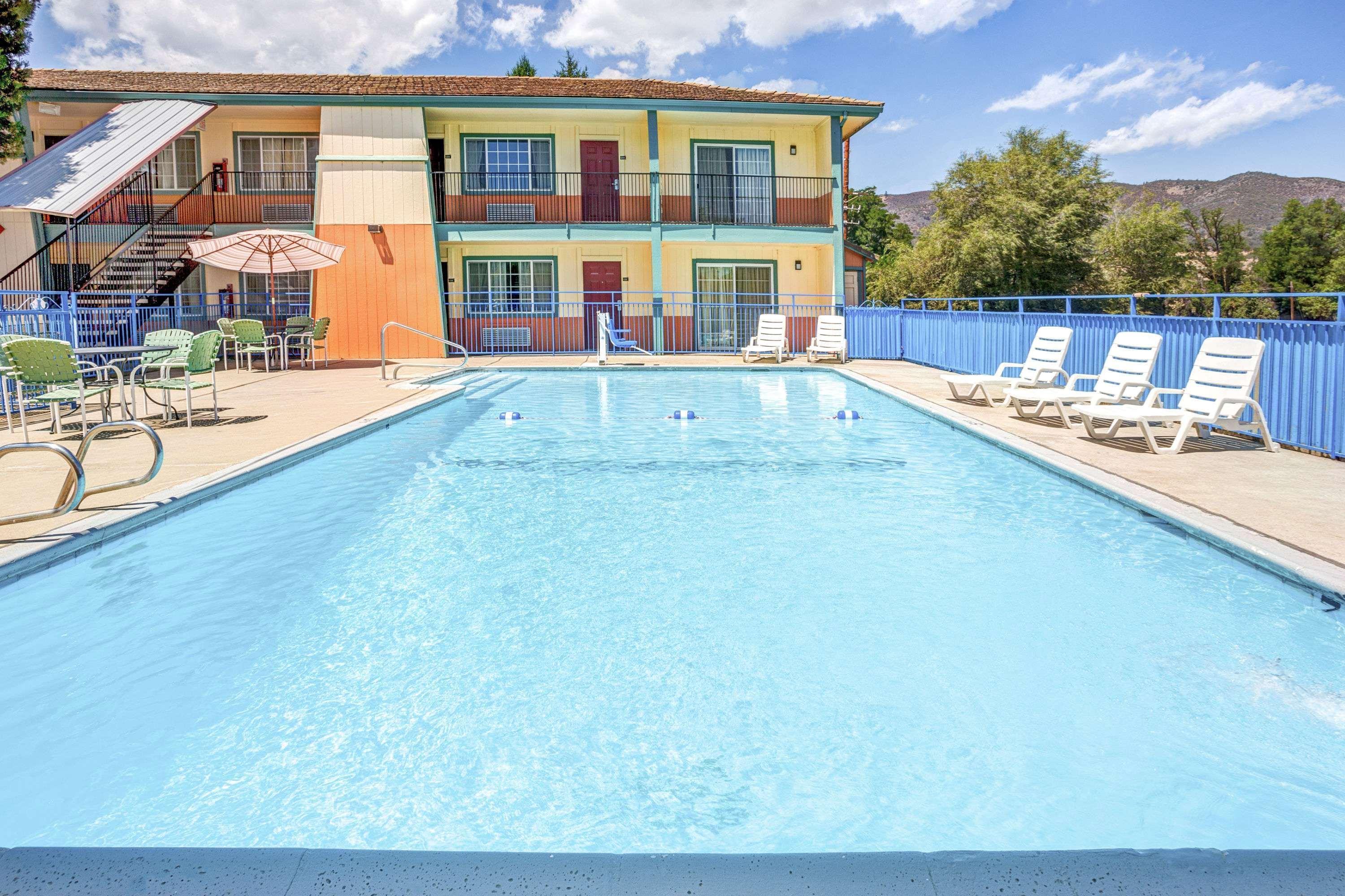 Super 8 By Wyndham Yreka Otel Dış mekan fotoğraf