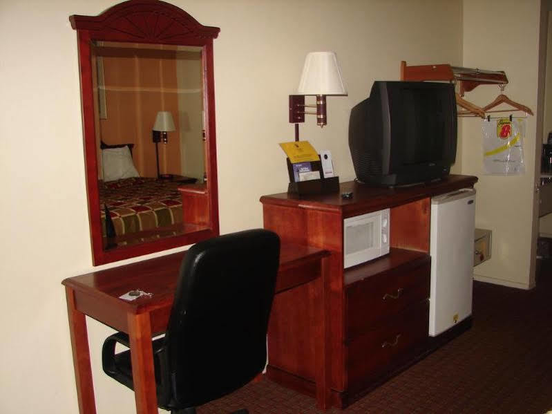 Super 8 By Wyndham Yreka Otel Dış mekan fotoğraf