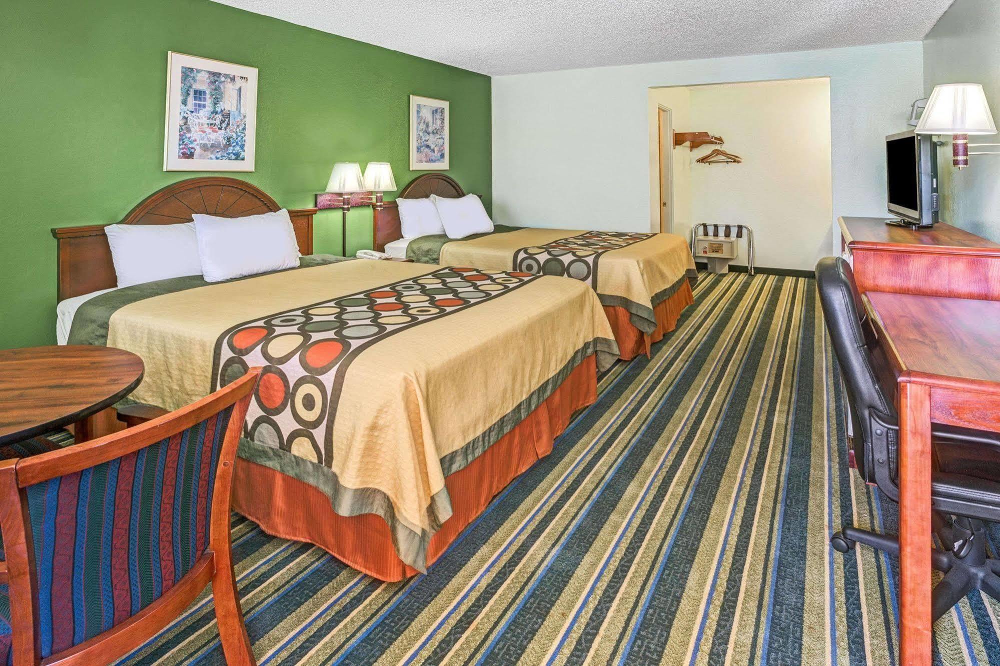Super 8 By Wyndham Yreka Otel Dış mekan fotoğraf